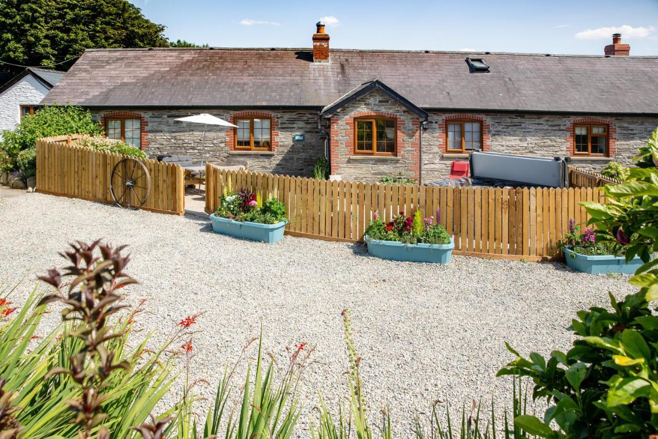 Croft Farm & Celtic Cottages 卡迪根 外观 照片